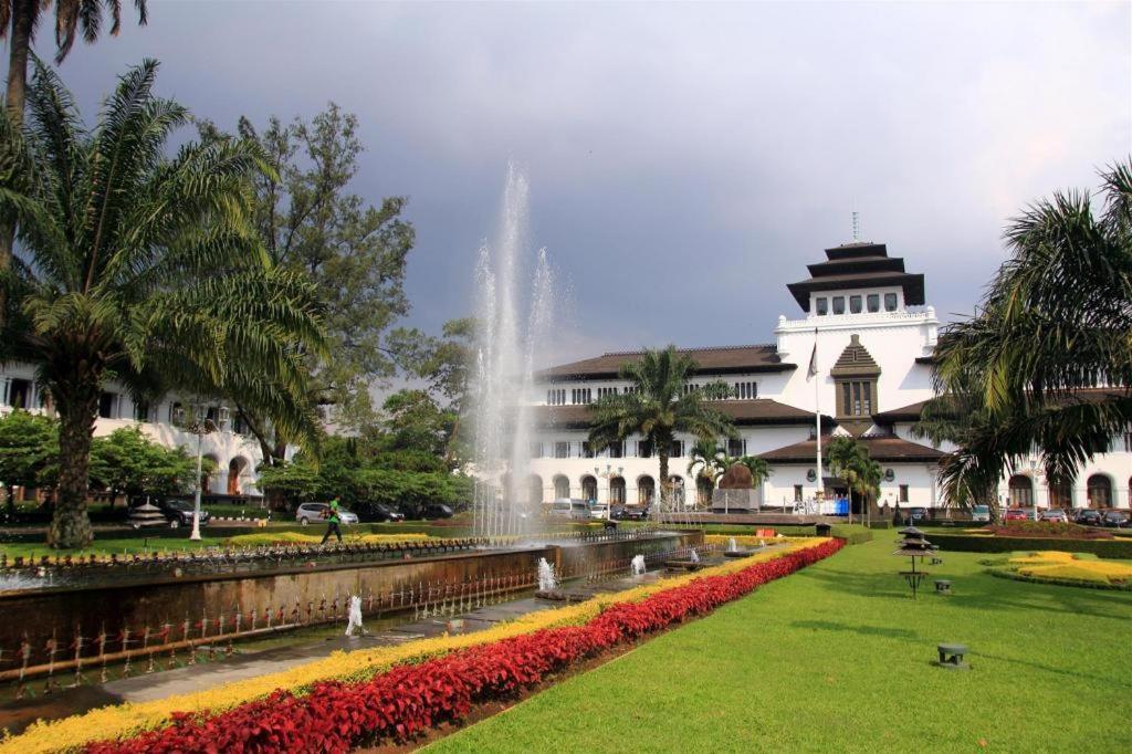 Hotel Tibera Taman Cibeunying Bandung Luaran gambar