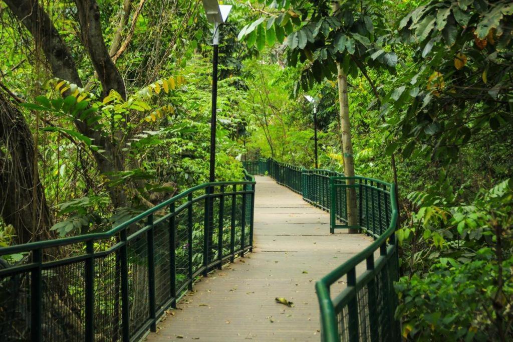 Hotel Tibera Taman Cibeunying Bandung Luaran gambar