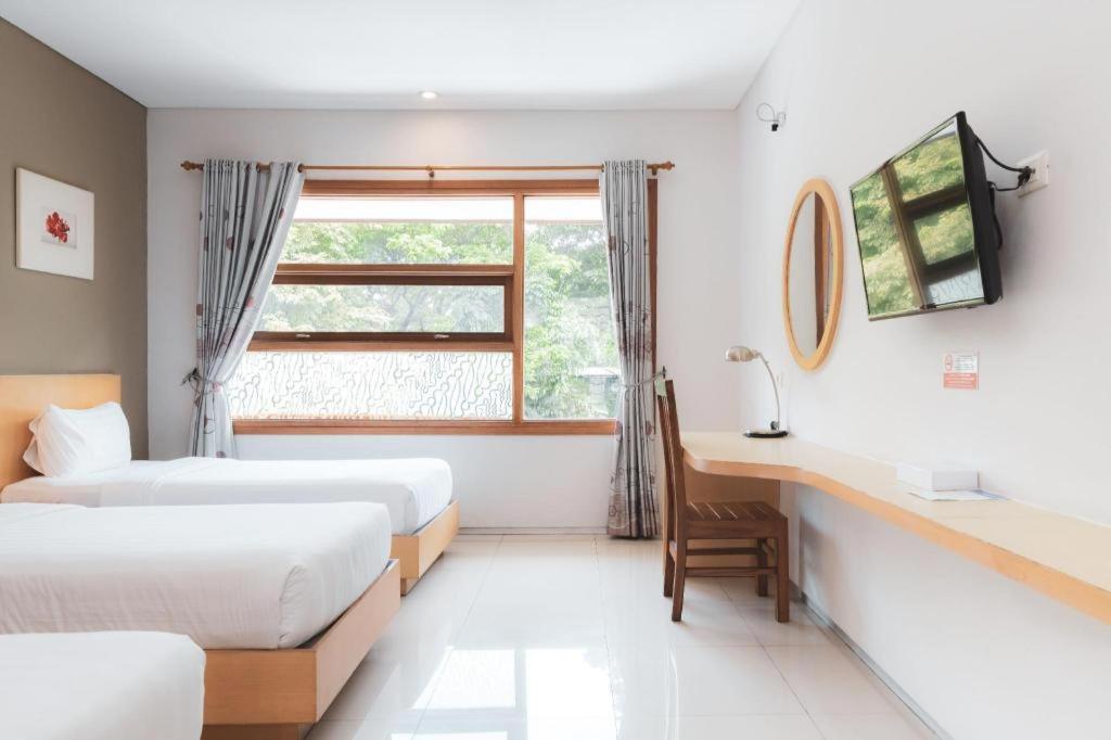 Hotel Tibera Taman Cibeunying Bandung Luaran gambar