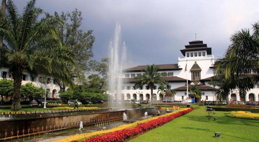 Hotel Tibera Taman Cibeunying Bandung Luaran gambar