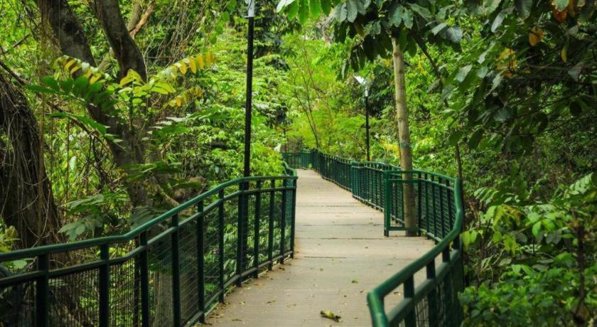 Hotel Tibera Taman Cibeunying Bandung Luaran gambar
