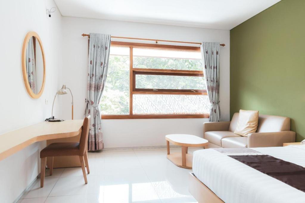 Hotel Tibera Taman Cibeunying Bandung Luaran gambar